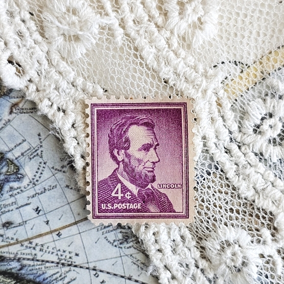 1954 Abraham Lincoln 4 Cent U.S. Postage Purple Stamp - Picture 1 of 6